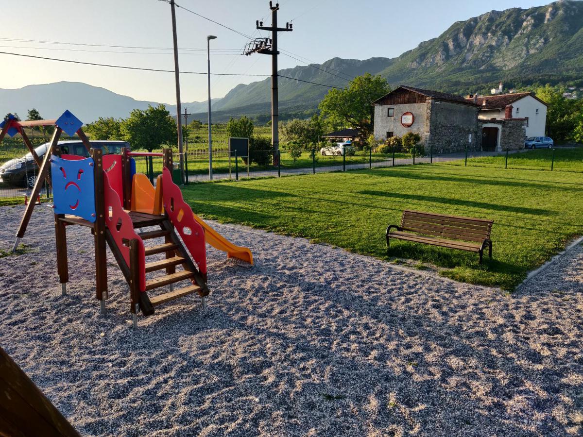 Small House In Vipava Valley Exterior foto